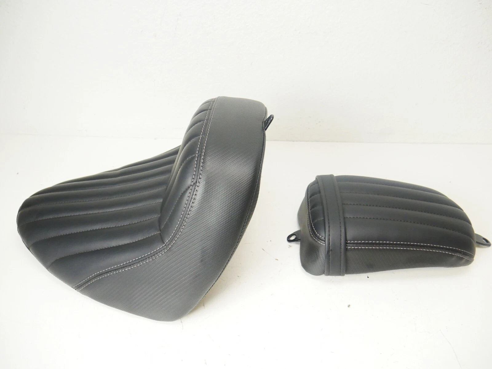 Tuck Roll Driver Passenger Seat for Harley Softail Slim StreetBob (2018–2022)