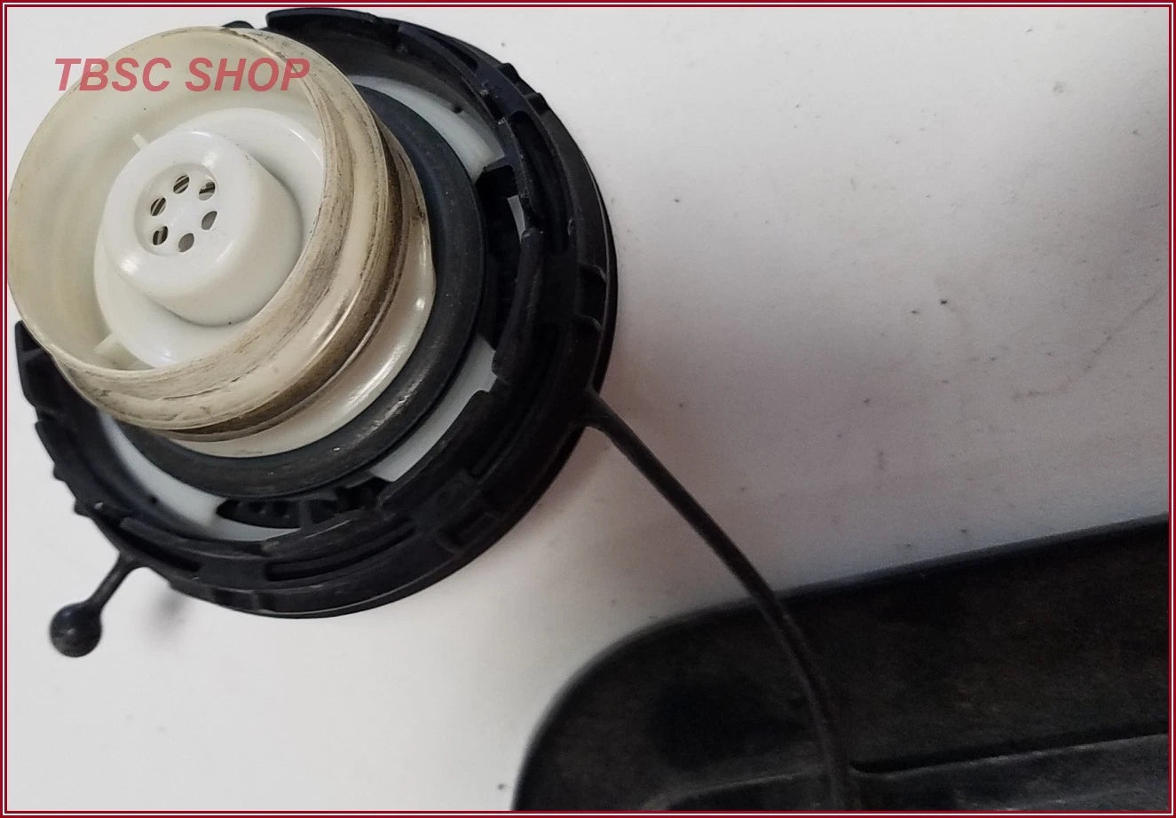 Fuel Filler Door Gas Lid with Cap for Acura TL (2004–2008)