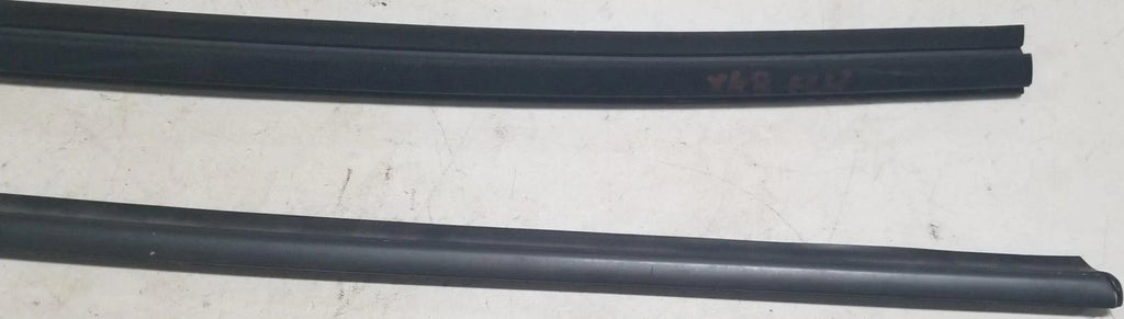 Set of 2 Window Molding Seals for Jaguar XK8 XKR (1997–2006)