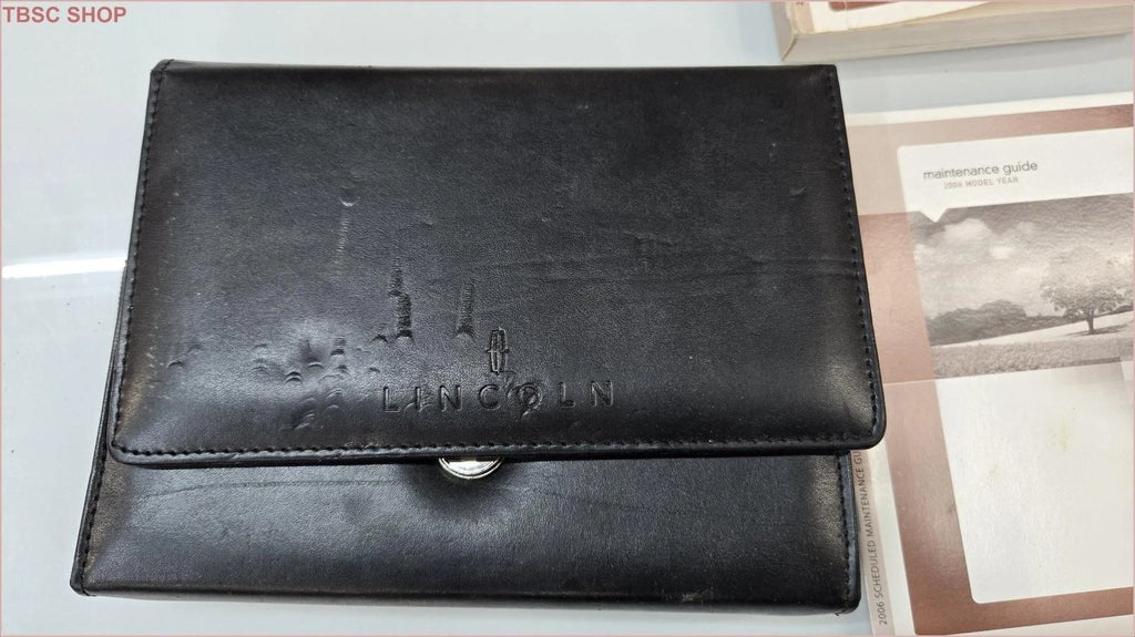 Owners Manual for Lincoln Town Car (2006) - Collection with Case