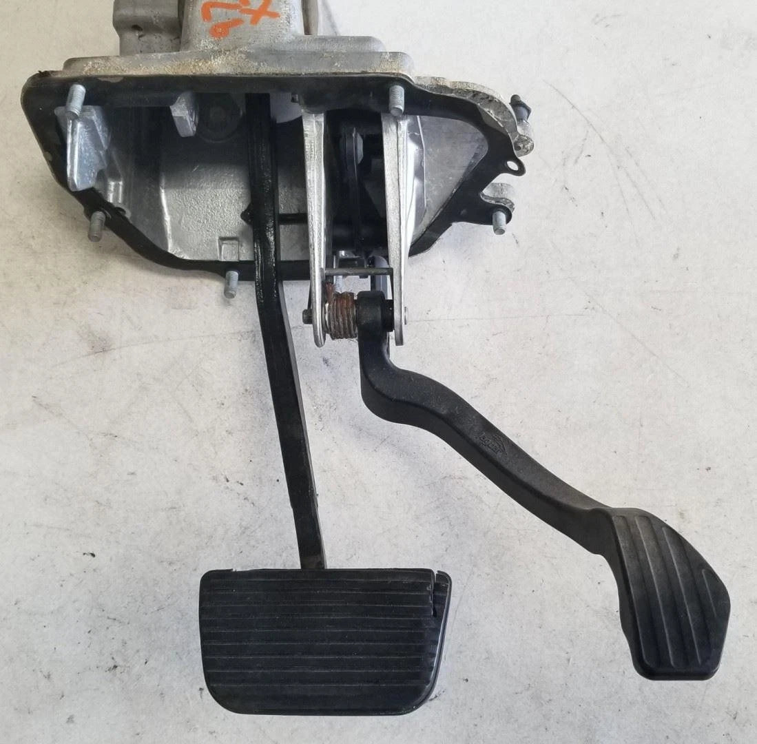 Brake Gas Pedal Assembly for Jaguar XJ6 XJ12 VDP (1995–1997)