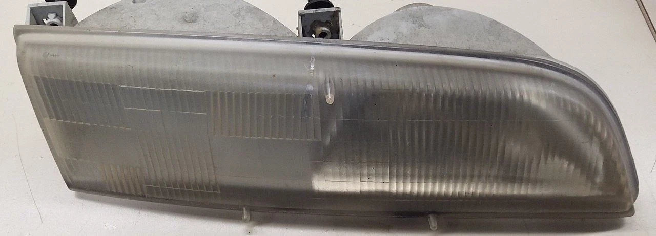 Passenger Side Headlight for Ford Thunderbird (1989–1993) Grade C