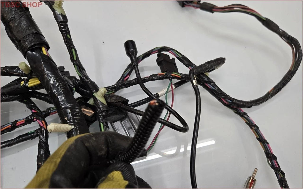 Trunk Mounted CD Changer Wire Harness for Lincoln Mark VIII (1995–1996)