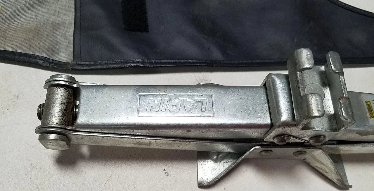 Spare Wheel Floor Jack with Pouch for Lincoln Mark VII (1984–1992)