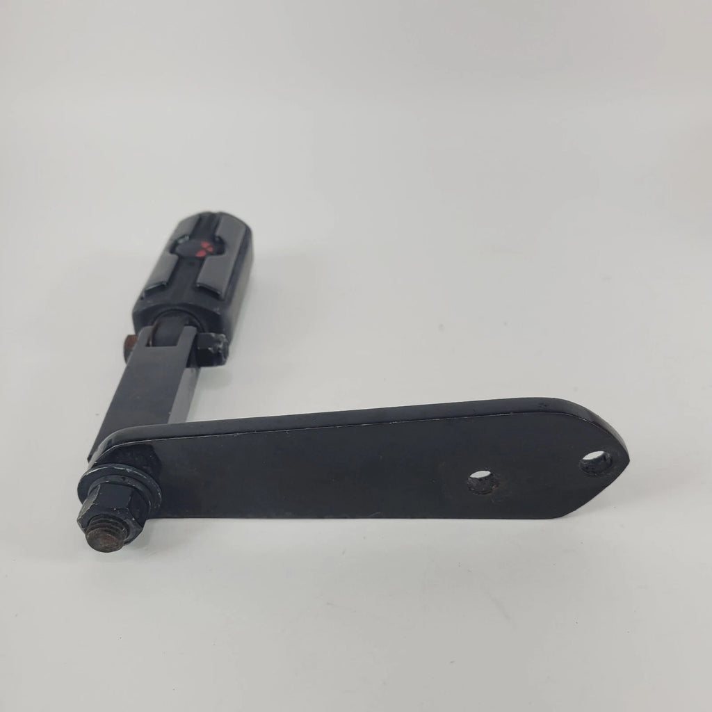 Right Black Highway Peg Mount with Black Skull Foot Peg for Harley Dyna (1991–2017)