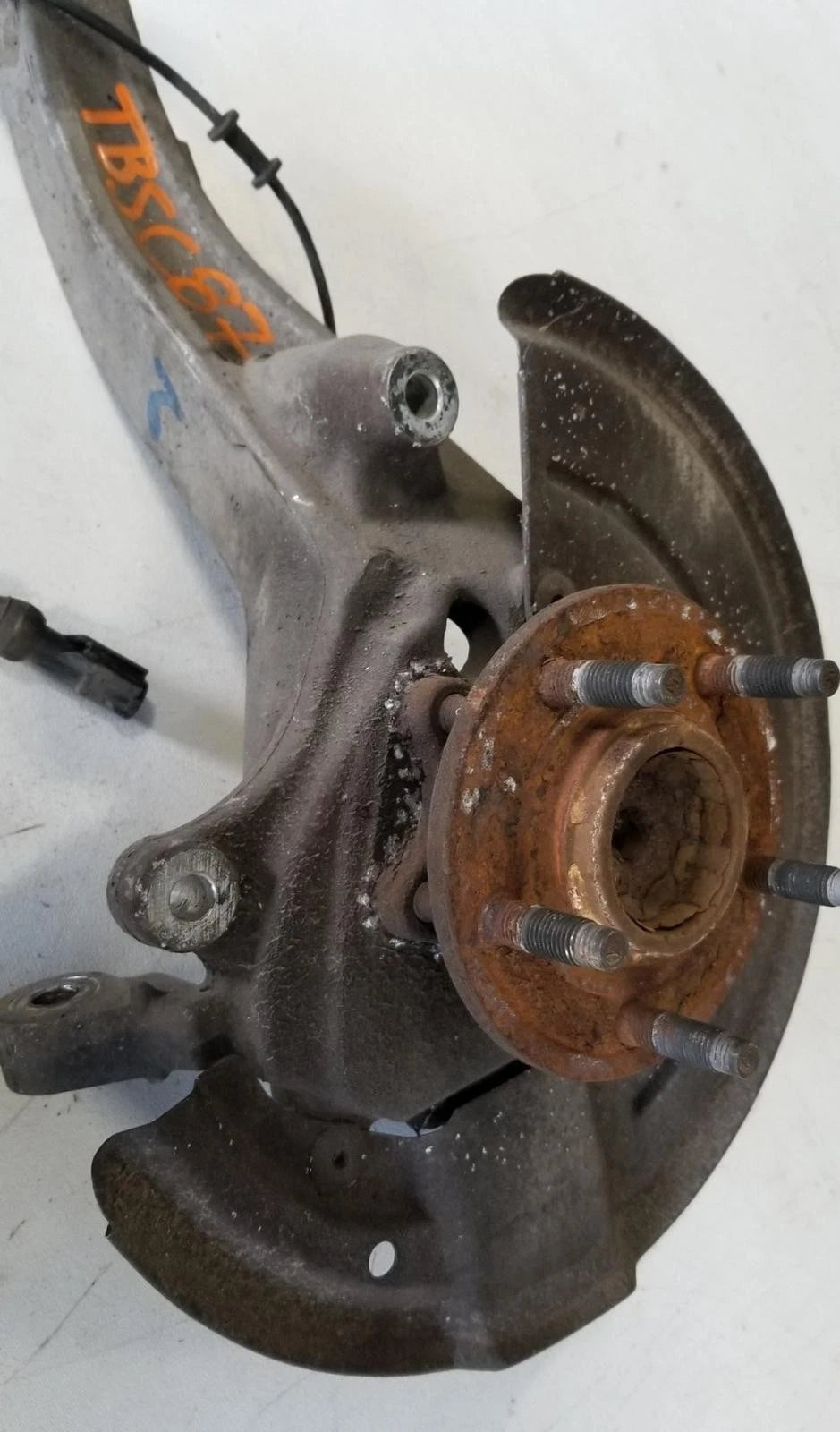 Front Spindle with Wheel Hub RH for Lincoln LS (2000–2002) XW43-3K185-A