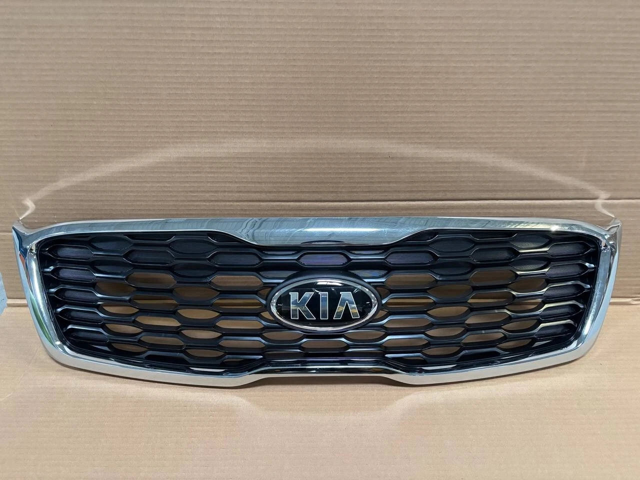 OEM Chrome Grille for Kia Sorento (2019–2020) 86380C6500