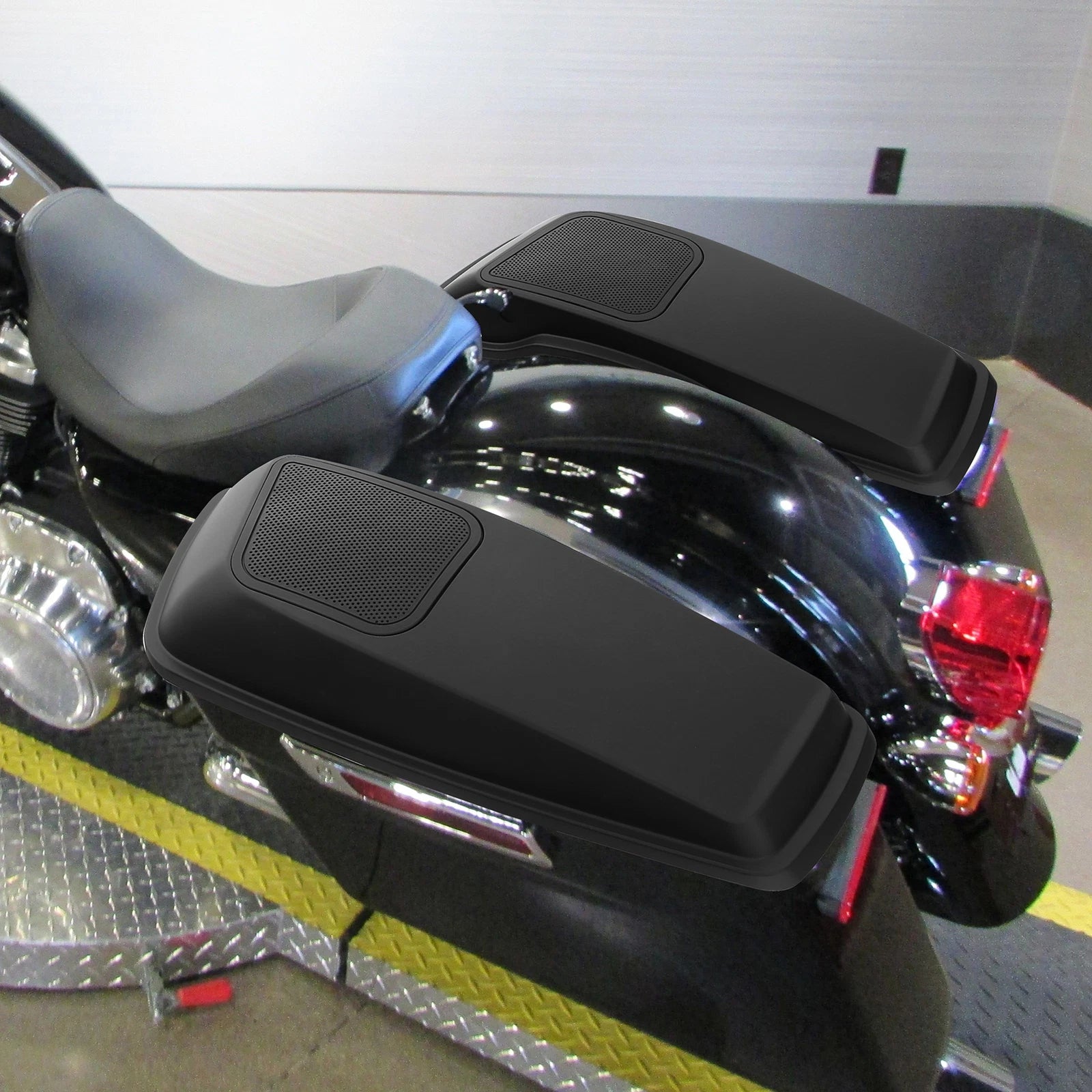 Hard Saddlebag Lid 6x9" Speakers Grill for Harley Street Road Glide (2014–2023)