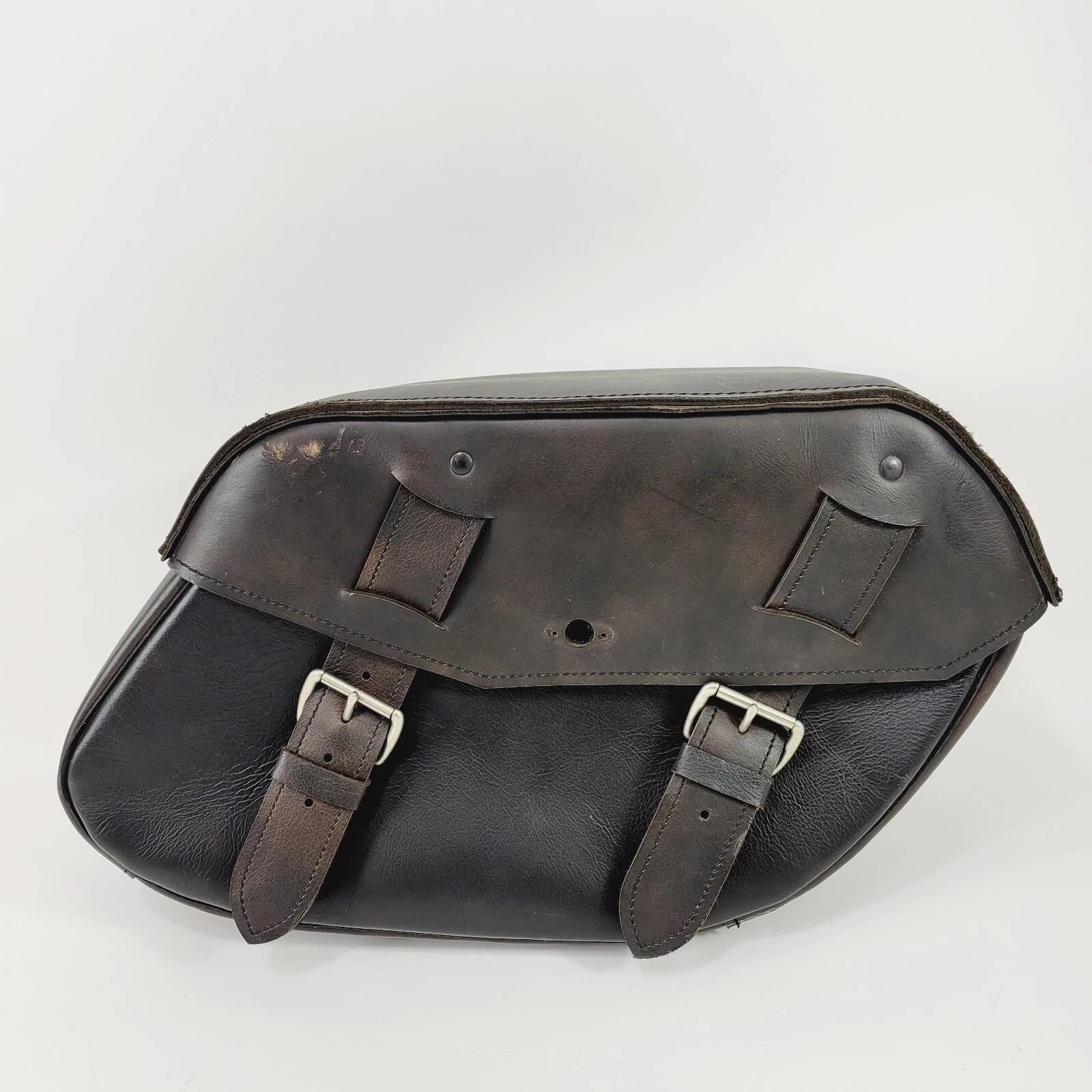 Right Side Skull Leather Saddlebag for Harley Dyna (2002–2017)