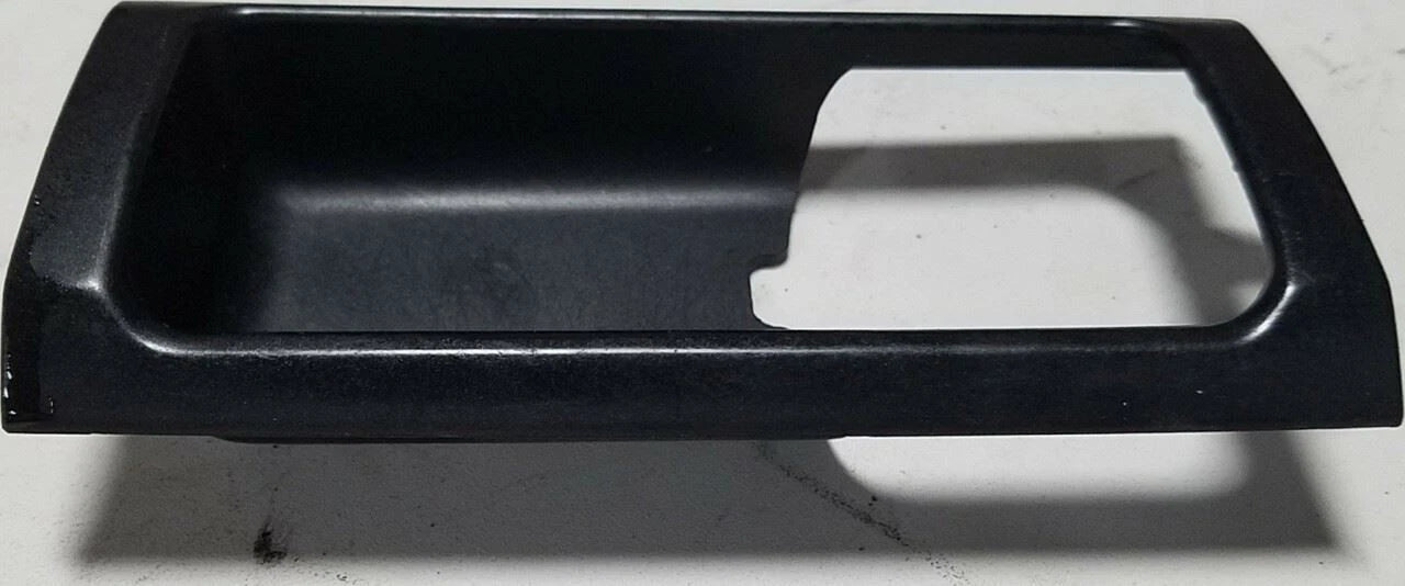 Front LH Door Handle Cup Insert for Lincoln LS (2000–2002)