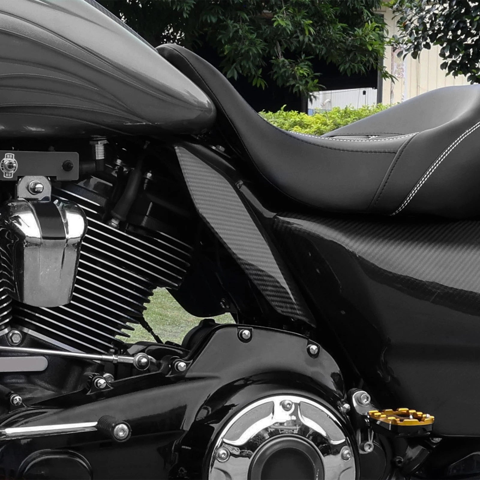 Carbon Fiber Vivid Black Mid-Frame Air Deflector for Harley Touring (2009–2023)