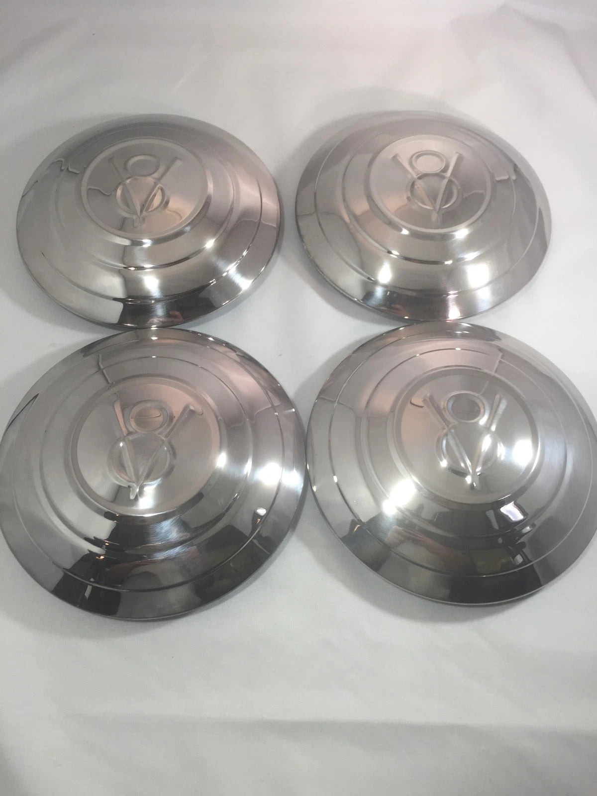 Stainless Hubcaps Set with V8 Logo for 1932 Ford Car (4+Spare)