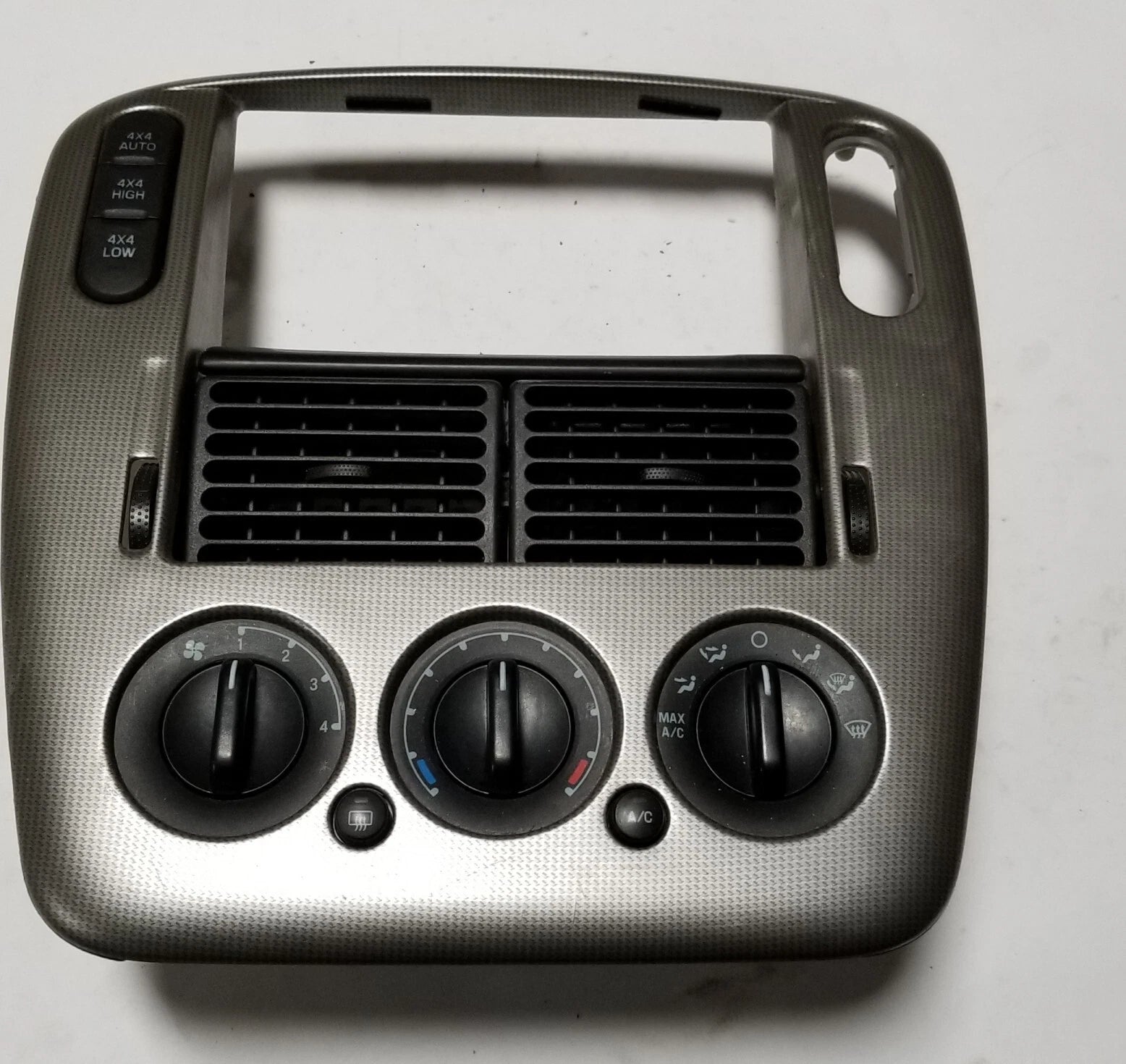 Radio Bezel for Ford Explorer Mountaineer (2002–2006)