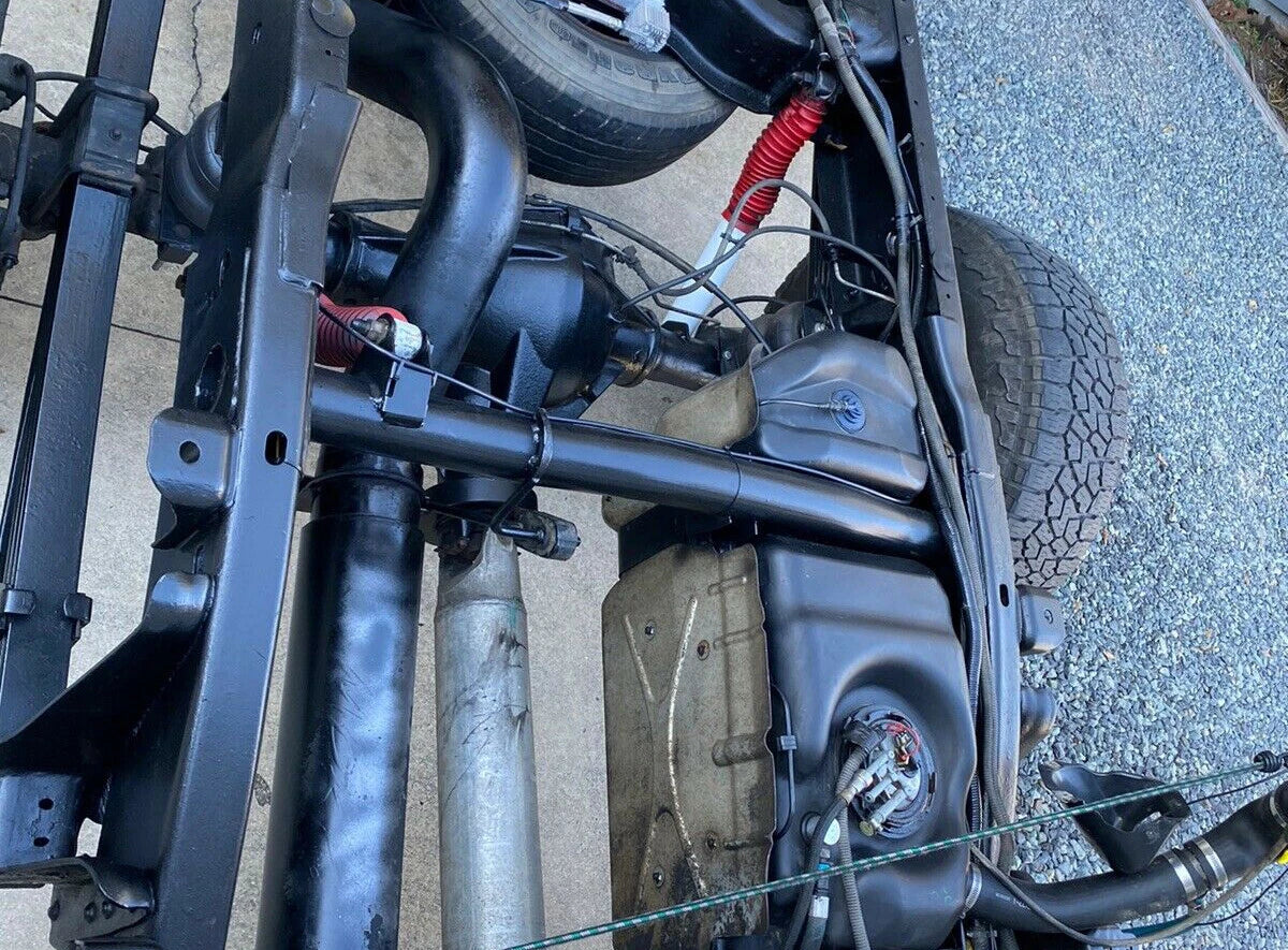 Rear Tank Support Bar Crossmember for Chevy Silverado/GMC Sierra 1500/2500 (1999–2010)