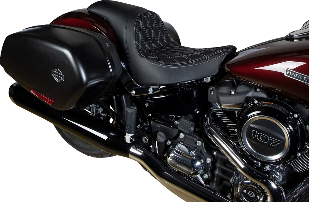 Predator Seat for Harley-Davidson (2014–2023) - Double Diamond, Silver Stitching