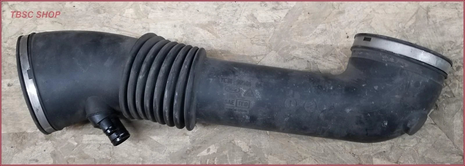 Air Intake Hose Tube for Ford Excursion F250 F350 6.8 V10 (1999–2004)