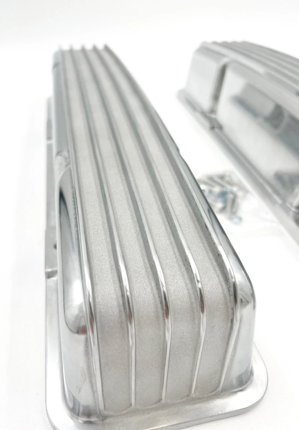 Polished Aluminum Finned Valve Covers for Small Block Chevy 350 (1968–1979)