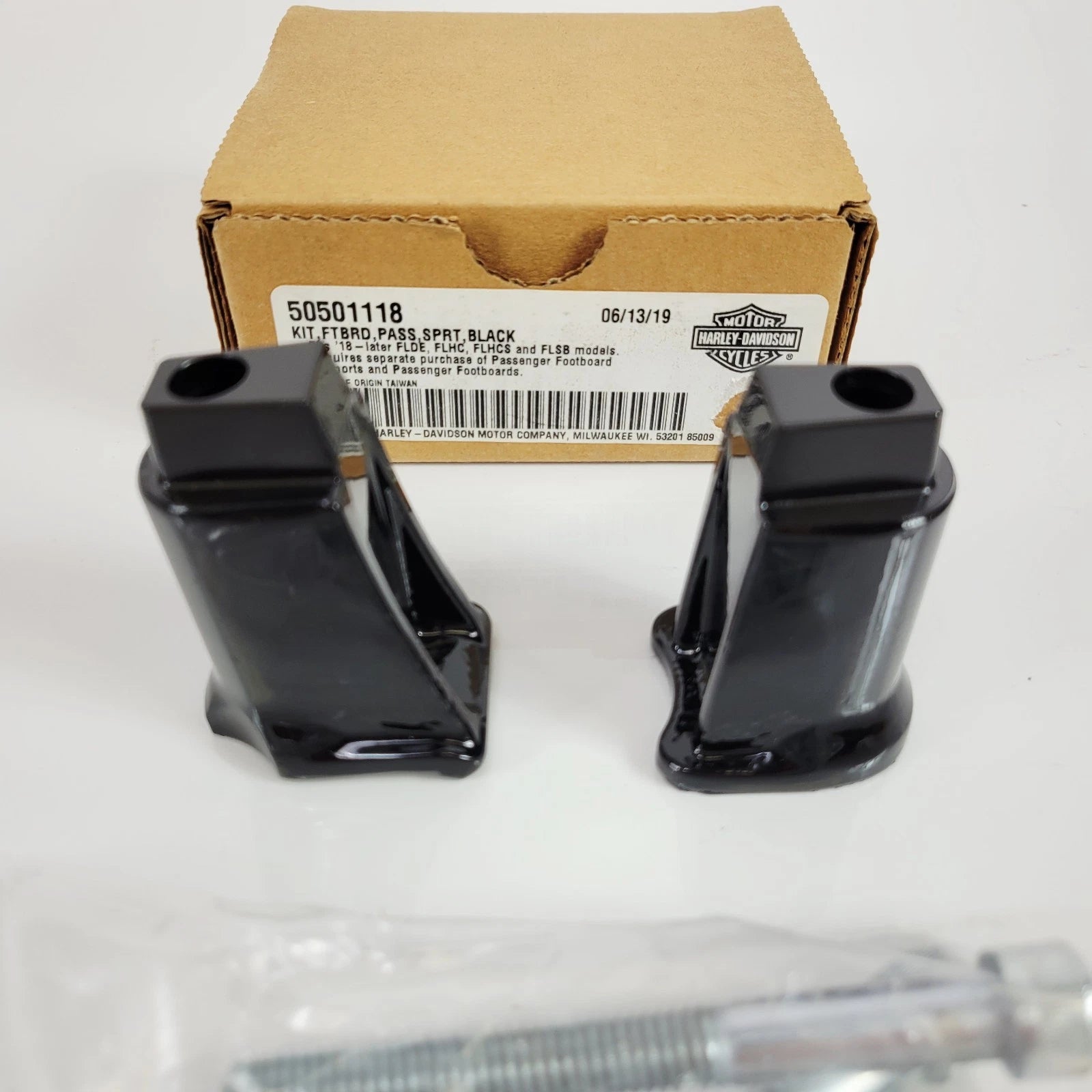 OEM Passenger Floorboard Mounts for Harley Heritage Classic (2017–2023) 50501118