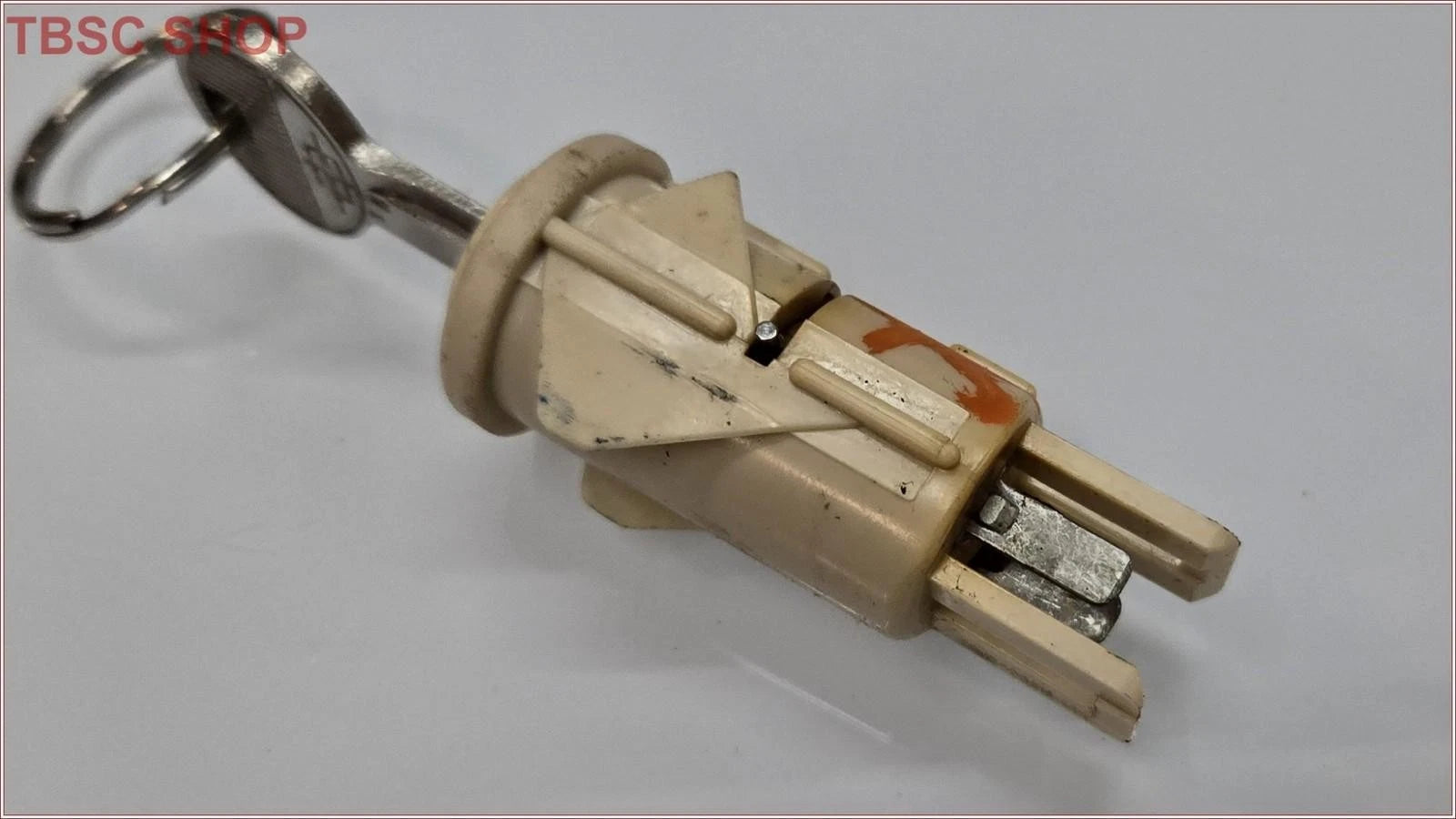 Trunk Release Button with Key for Lincoln Mark VIII (1993–1998) Ivory