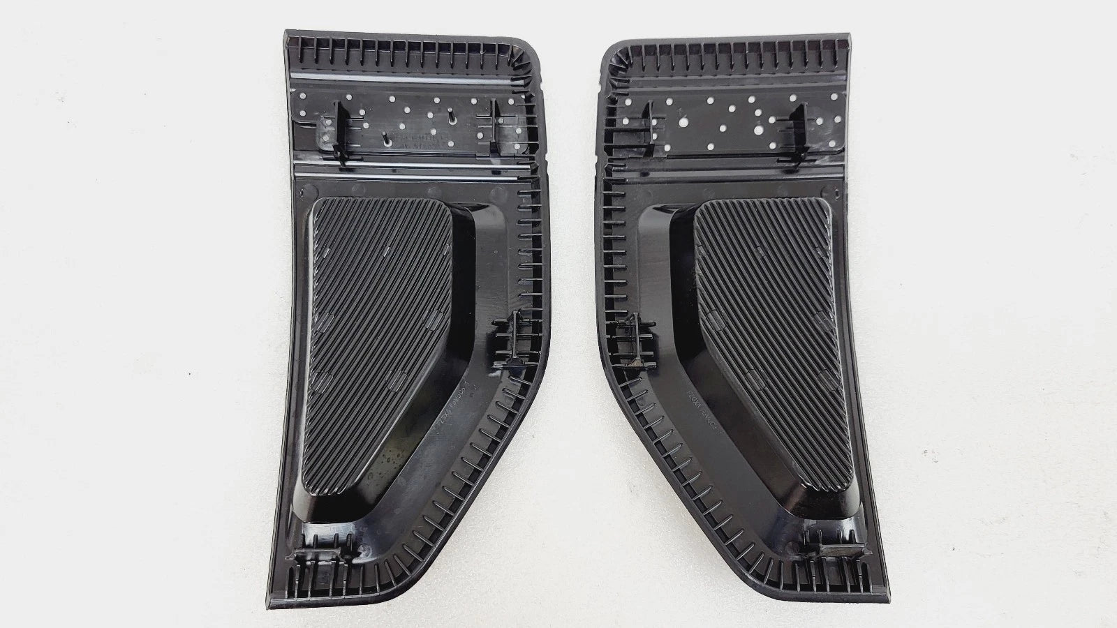 Set of 2 Fender Vent Blackout Emblems for Ford Maverick (2022–2025)