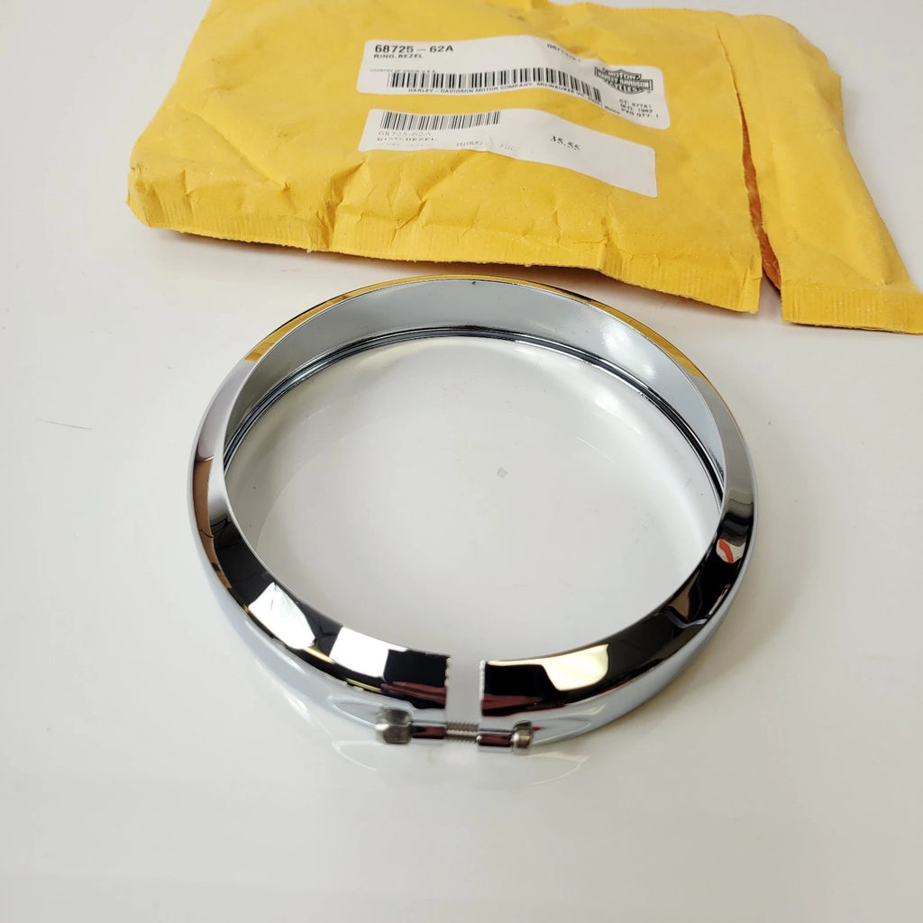 Auxiliary Passing Lamp Bezel Ring for Harley-Davidson (1985–2025) 68725-62A Chrome