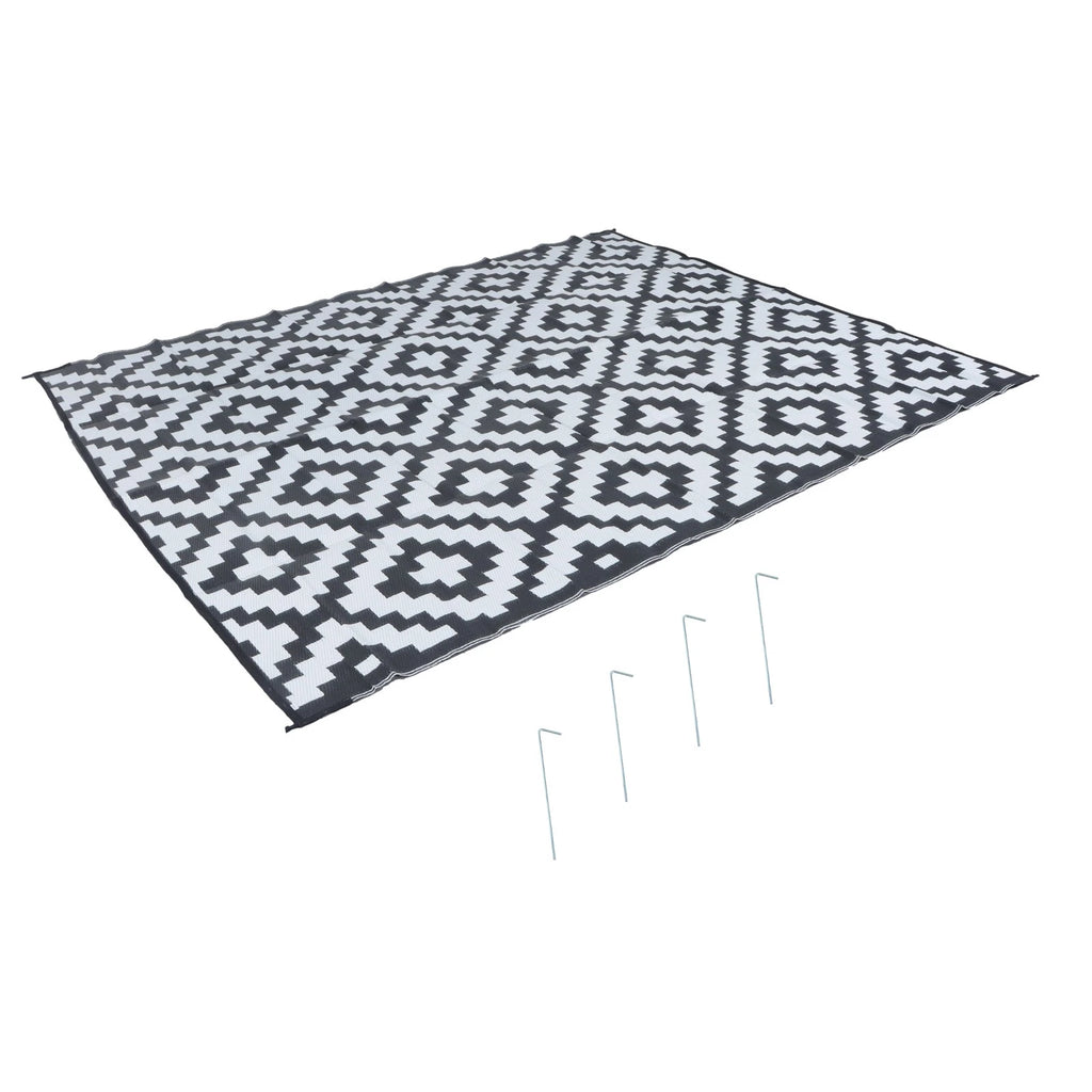 Outdoor Plastic Straw Rug for Camping (9x12ft) - Black & White