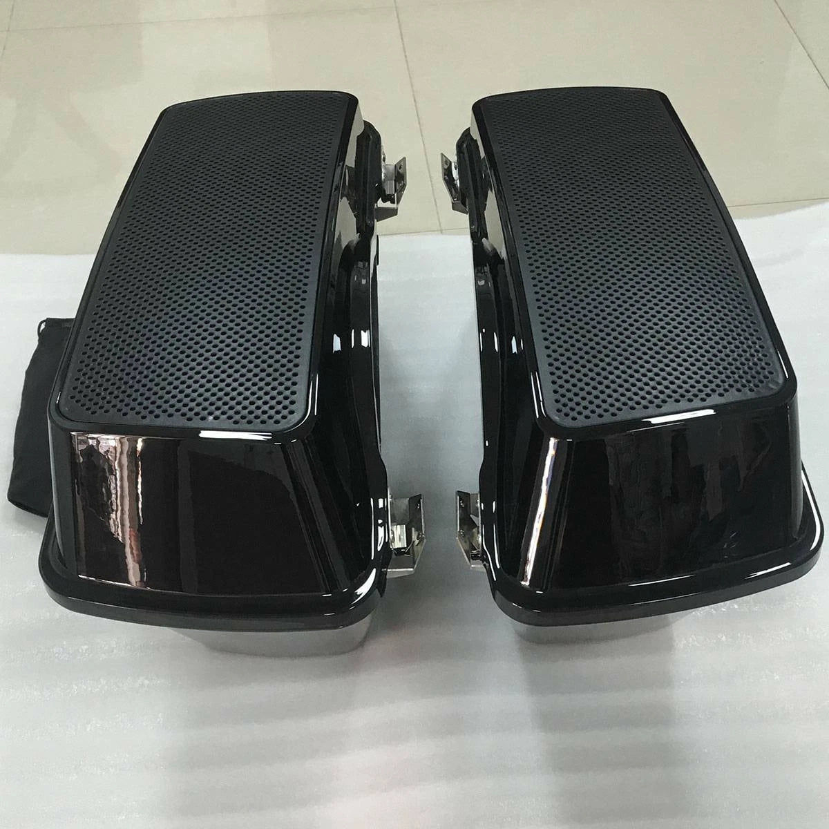 Hard Saddle Bags with 6x9" Speakers for Harley Touring (1994–2013)