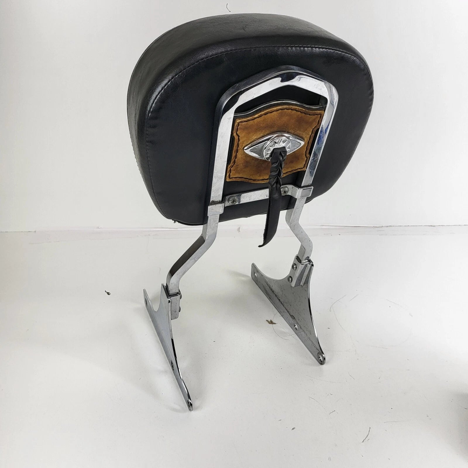 Sissy Bar Passenger Backrest for Harley Softail (2000–2016) Tan Leather Concho