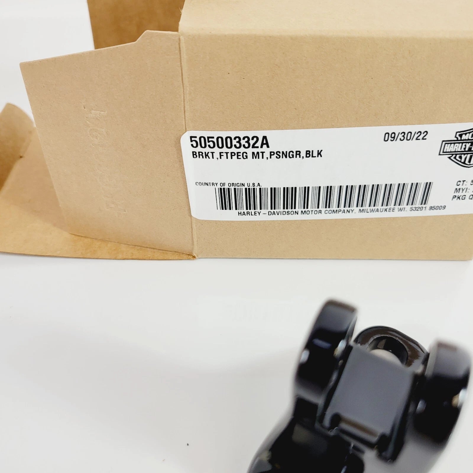 Harley-Davidson 50500332A RH Passenger Foot Peg Mount Bracket Touring (–)