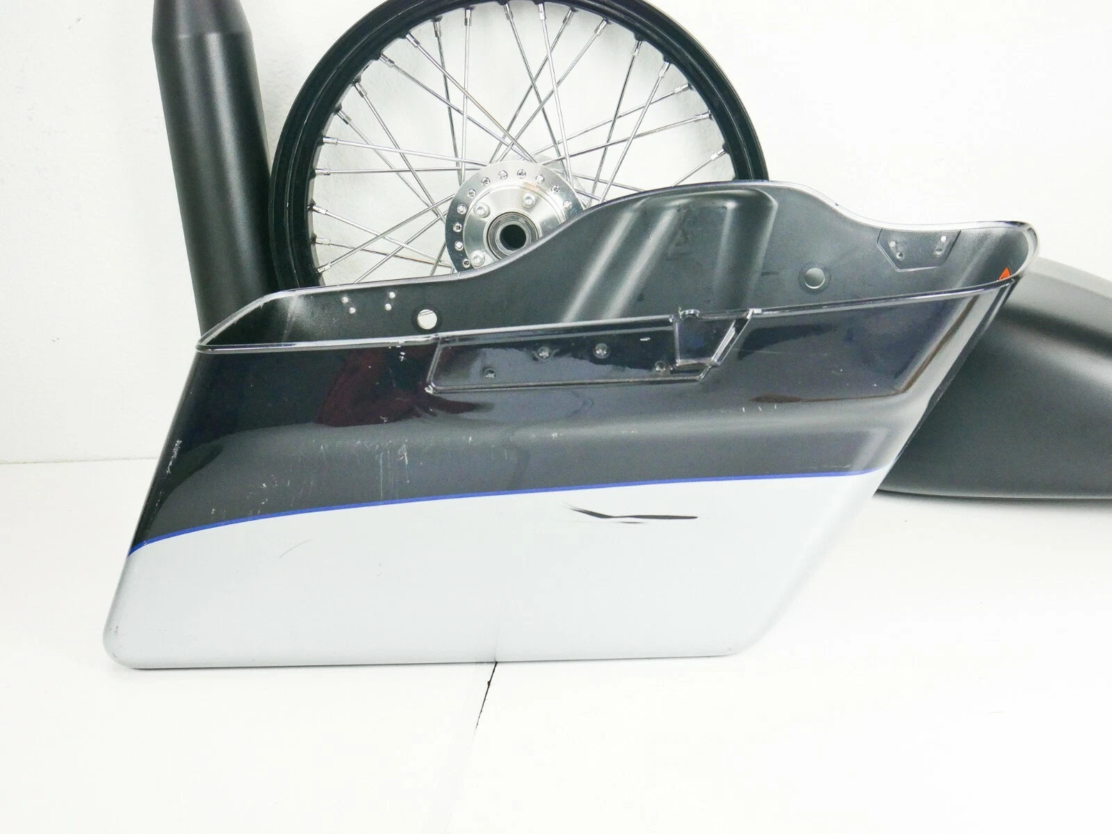 Right Saddlebag for Harley-Davidson Ultra Limited (2019) - Midnight Blue/Barracuda