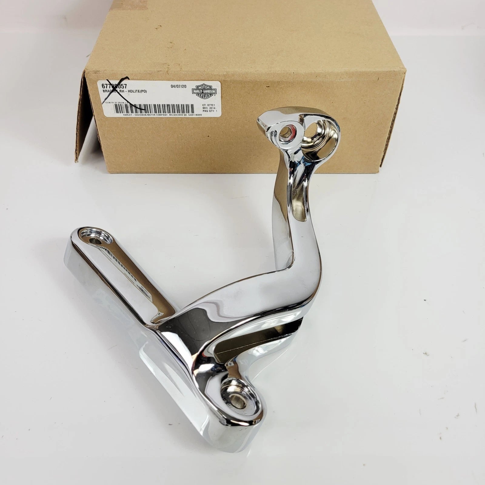 Right Side Aux Lamp Chrome Bracket for Harley Davidson Touring (2014–2023) 67700057