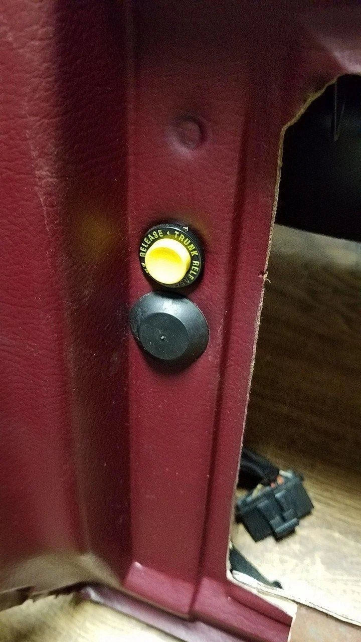 Fuel Door Button Dash Plug for Ford Thunderbird Cougar (1989–1993)