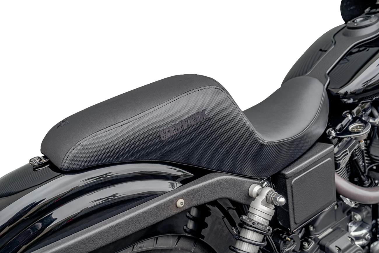 Drifter Seat for Dyna (Carbon Fiber, Black Vinyl, Slipstop)