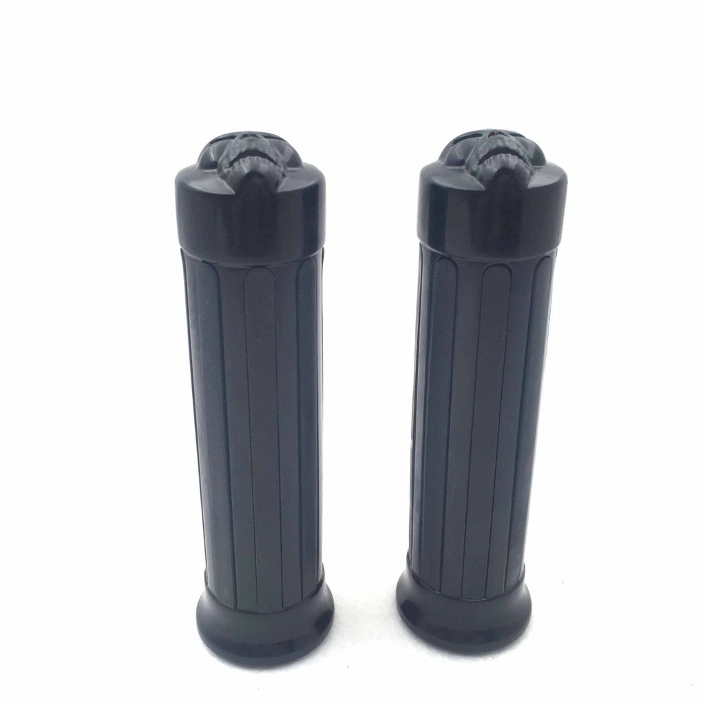 Skull Hand Grip 1" 25mm Handlebar for Harley XL 883 (1986–2023)