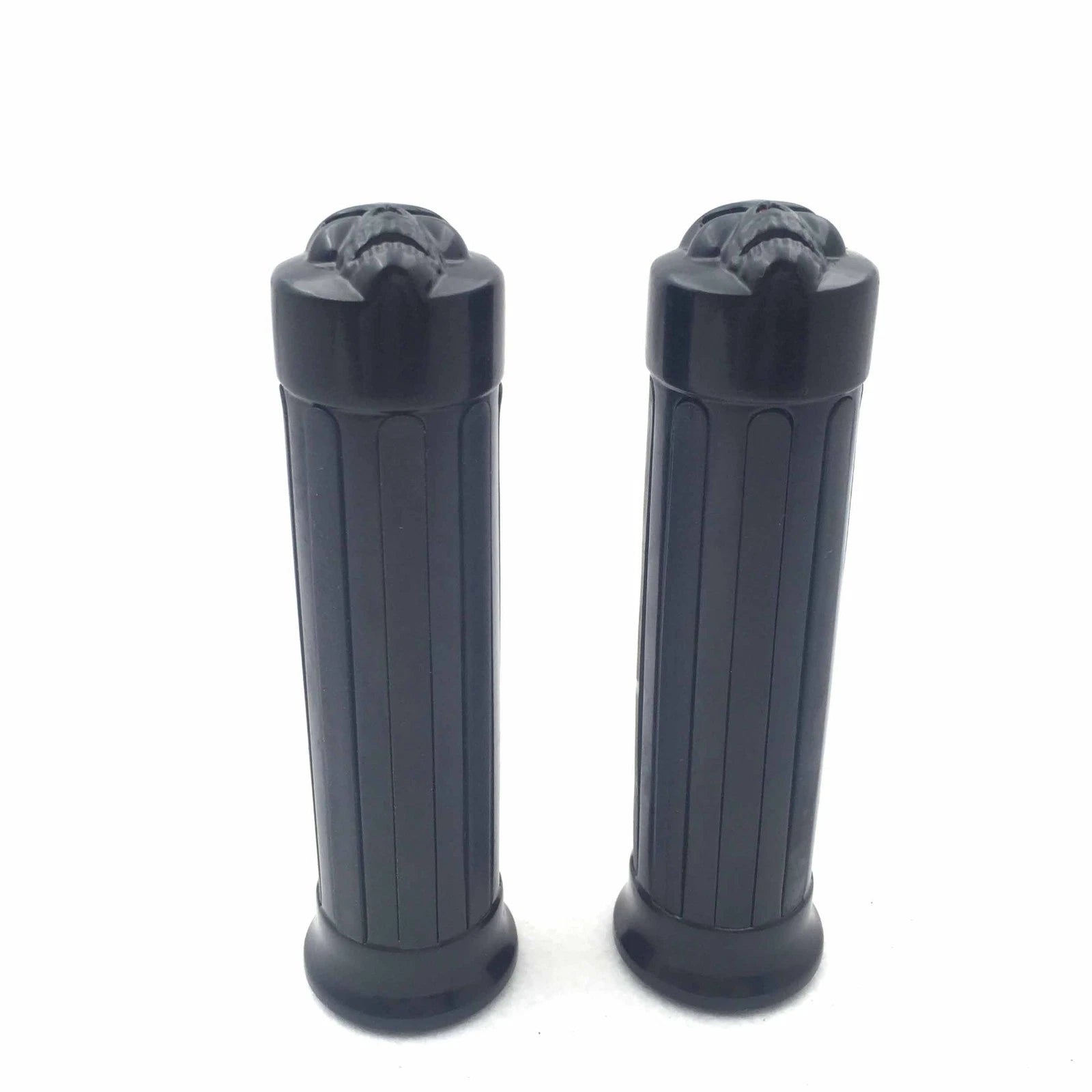 Skull Hand Grip 1" 25mm Handlebar for Harley XL 883 (1986–2023)
