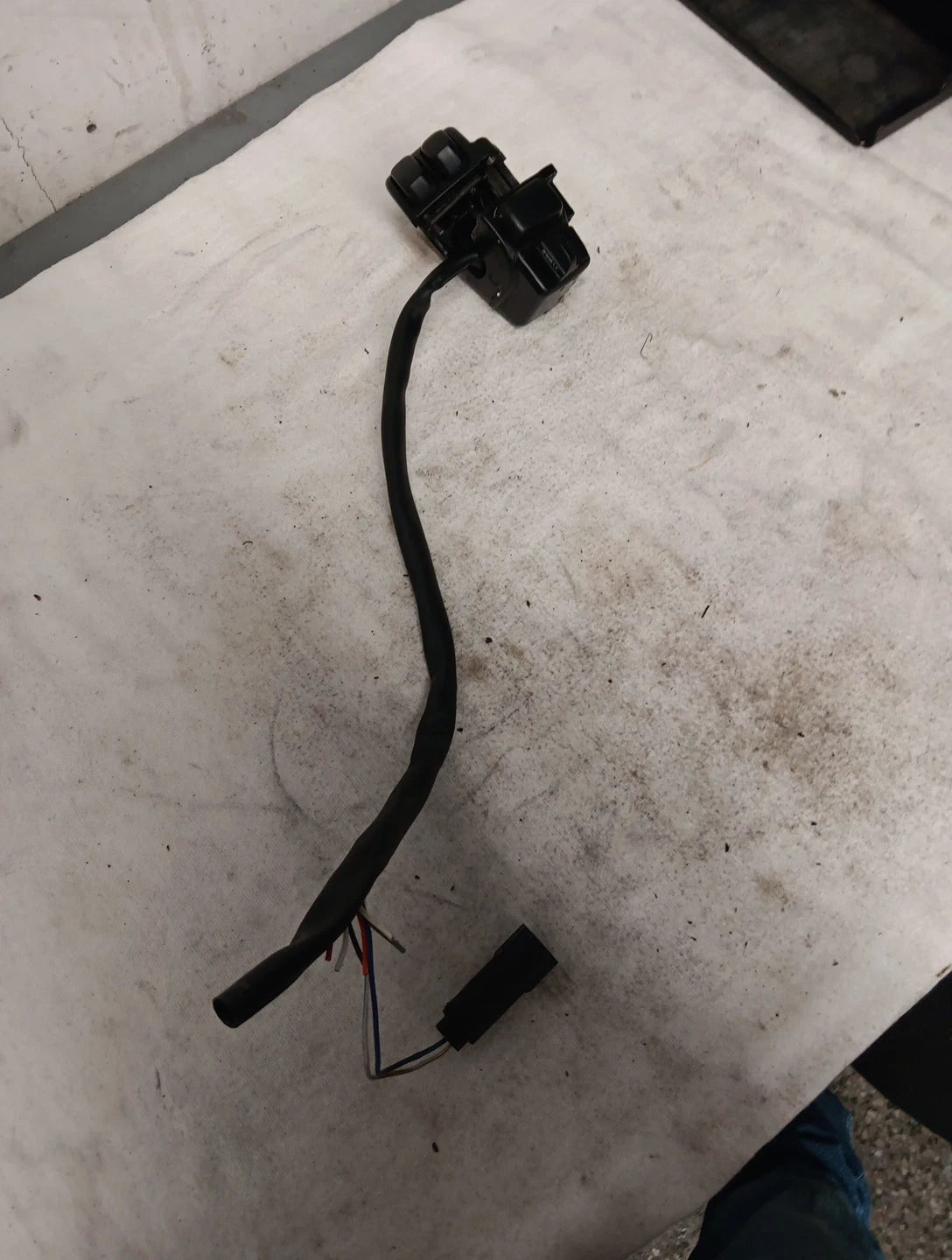 Right Side Handlebar Switch Housing for Harley-Davidson Road King (2007)