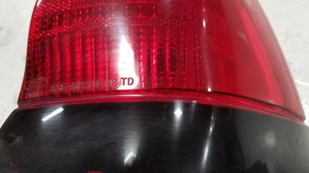 Corner Brake Tail Light for Ford Thunderbird (1992–1995) LX Passenger Side