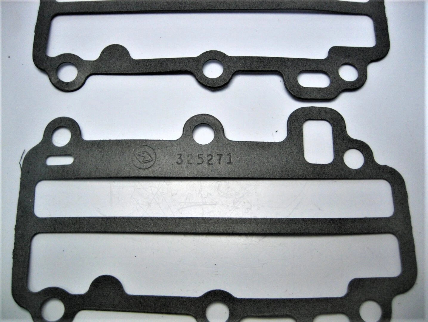 Set of 2 Crankcase Cover Gaskets for Evinrude Johnson Outboard (OMC 325271)