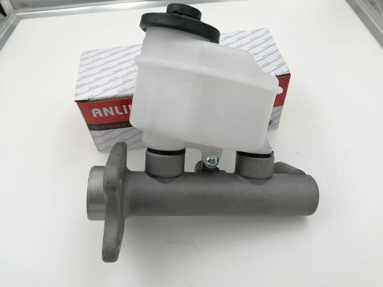 Brake Master Cylinder 2.4L 3.4L for Toyota Tacoma (1995–2004)