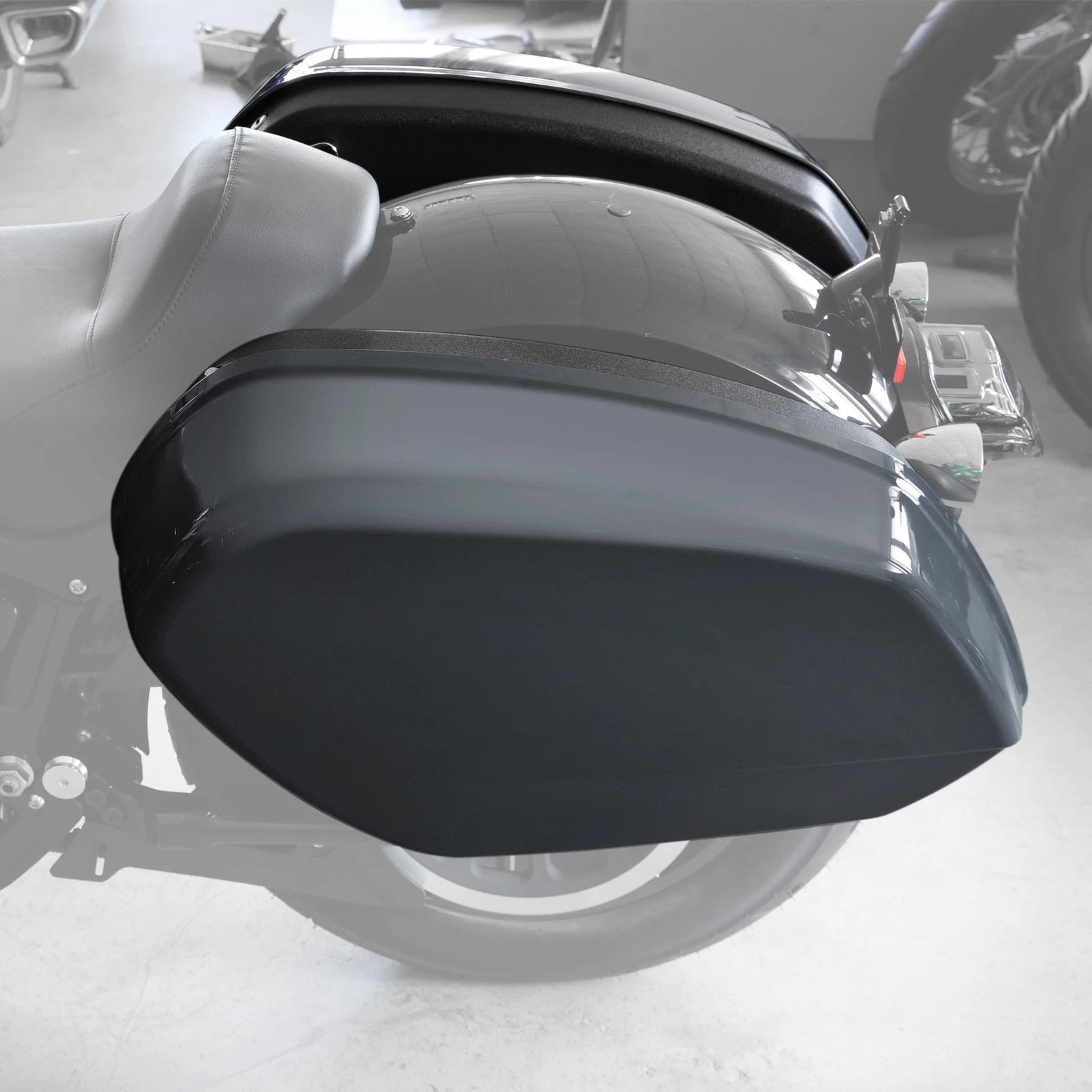 Hard Saddlebag for Harley Softail Low Rider ST FXLRST FXRST (2022–2025)
