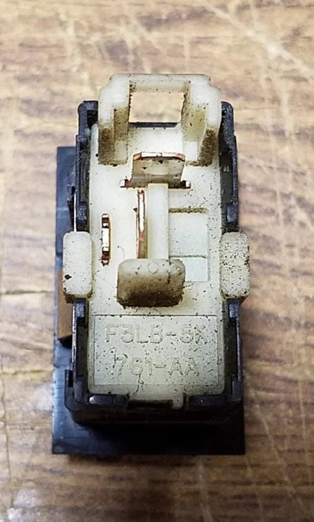 Air Suspension Pump Override Switch for Lincoln Mark VII VIII Continental (1984–1998)