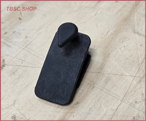 Set of 4 Floor Mat Retainer Clips for Jaguar XJ8 XJR VDP (1998–2009)