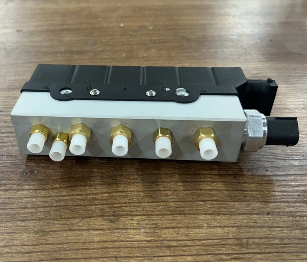 Air Suspension Solenoid Valve Block for Jaguar XJR XJ8 X350 X358 (2004–2009)