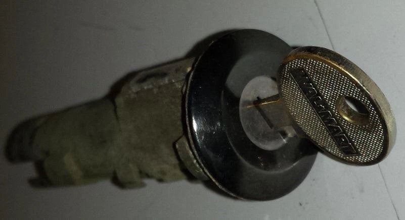 Trunk Lock with Key for Ford Thunderbird Cougar (1989–1997)
