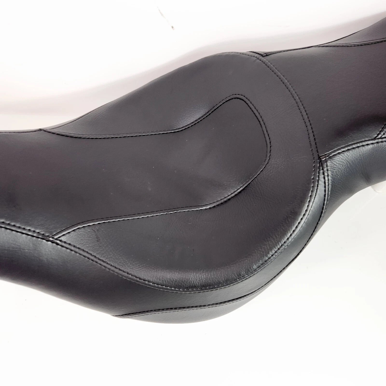 Sundowner Seat for Harley M8 Softail Heritage Street Bob Deluxe (2018–2024)