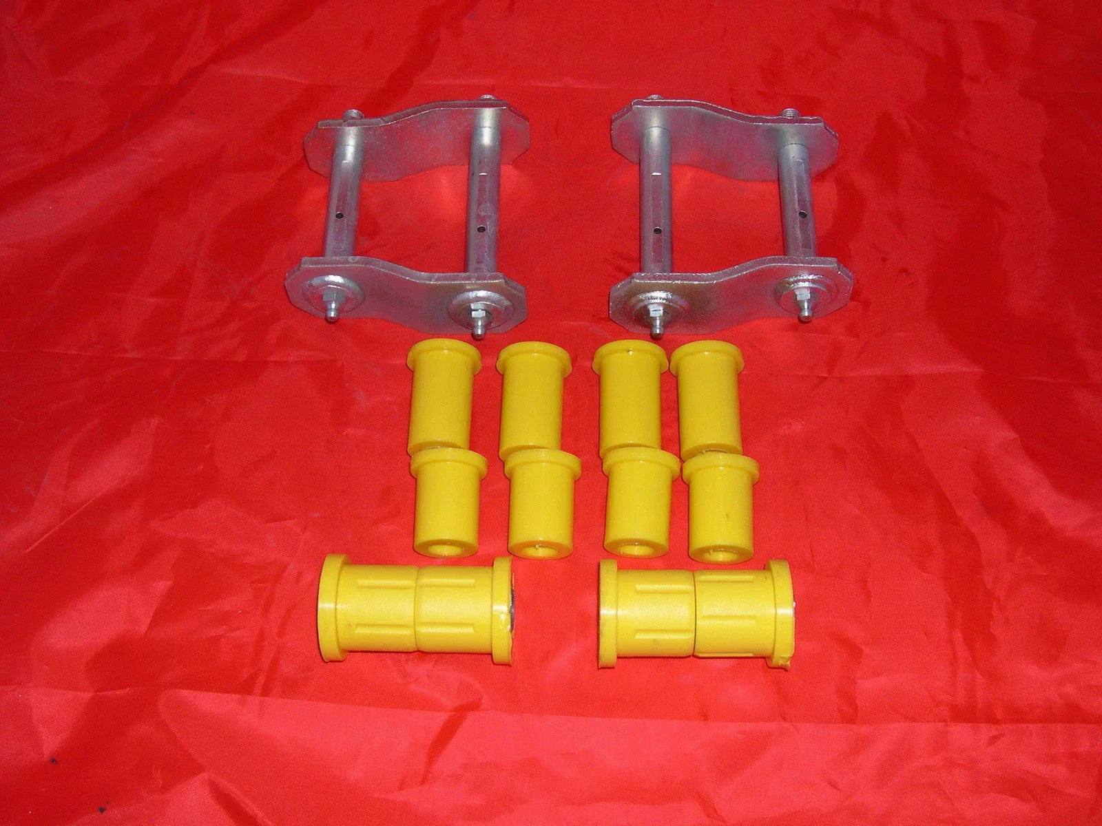 Rear Greasable Spring Shackles & Bushes for Mitsubishi Triton ME MJ 88-97