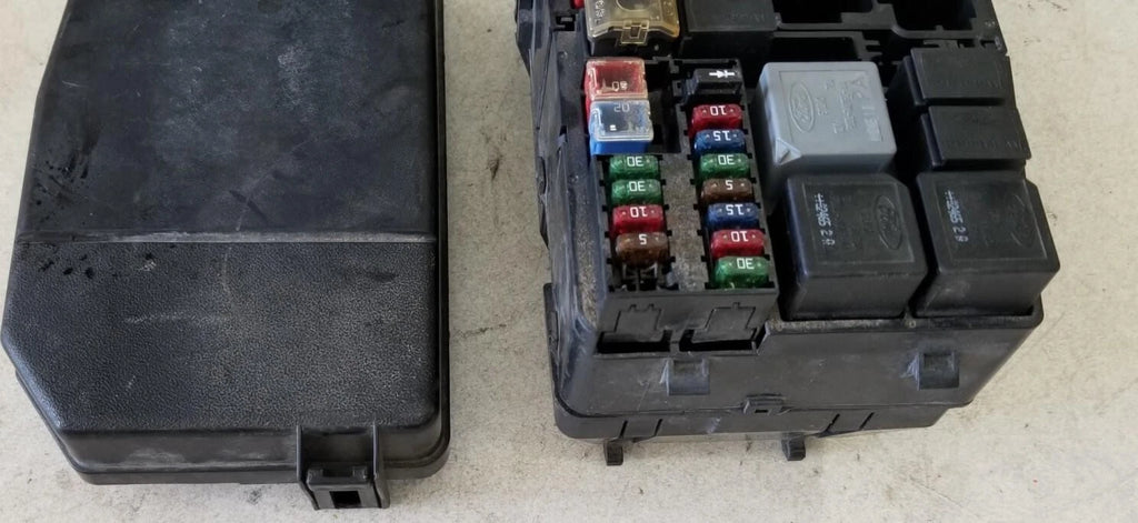 Engine Bay Fuse Relay Box for Jaguar X-Type (2002–2003)