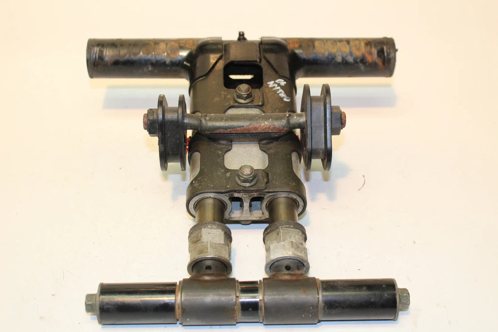 Rear Back Suspension Pivot Arm for Yamaha Venture MTX 1000 (2000–2009) 8ET-47332-01-00
