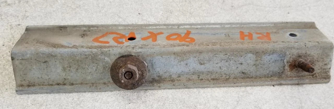 Front Fender Mounting Bracket RH for 1989-1990 Cougar XR7