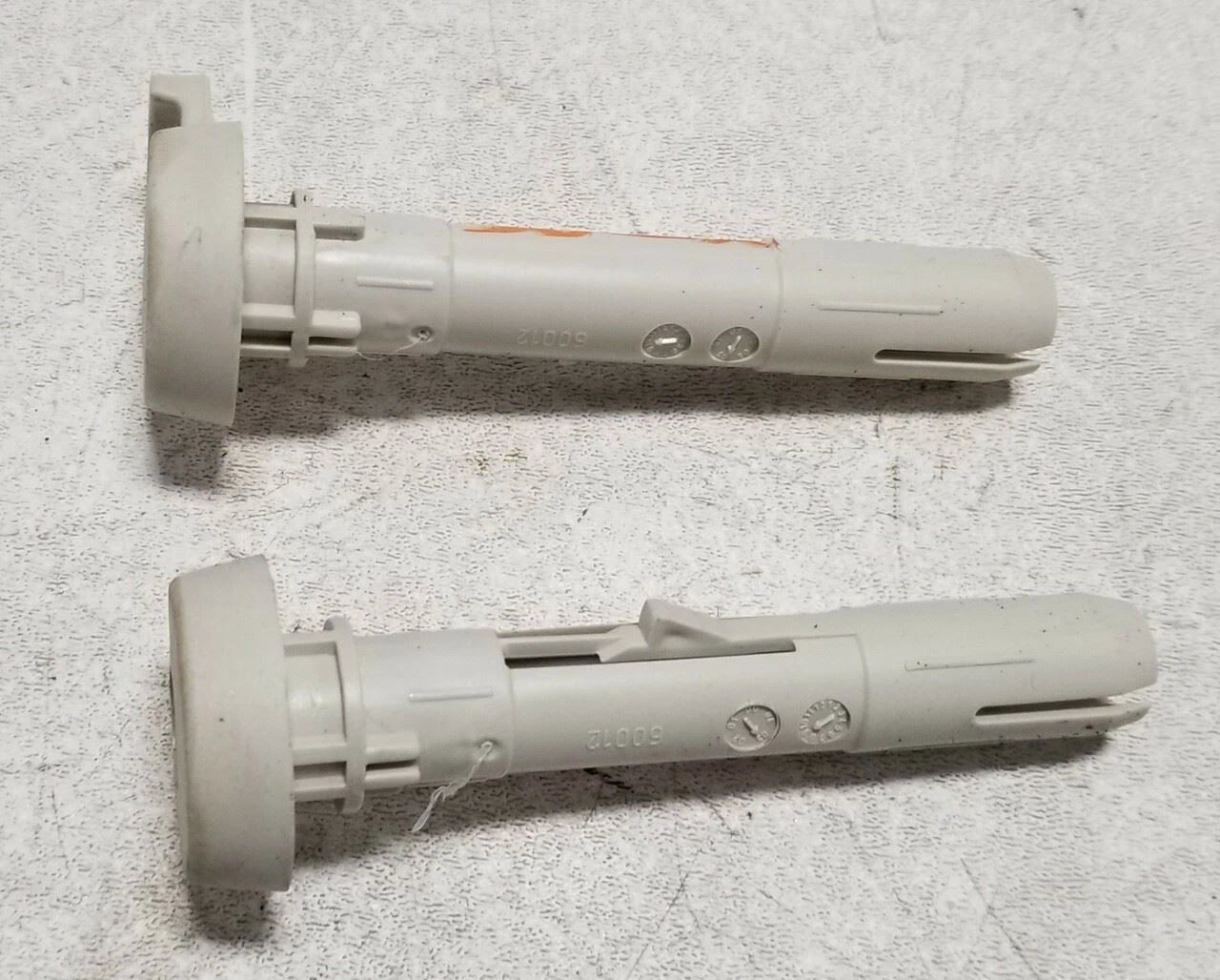Set of 2 Front Headrest Clips for Jaguar X-Type (2002–2008) Beige